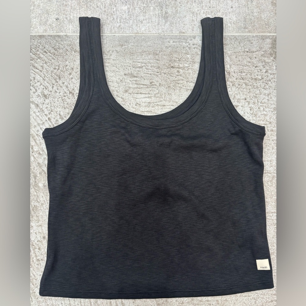 Vuori Charcoal Crop Tank Top - New